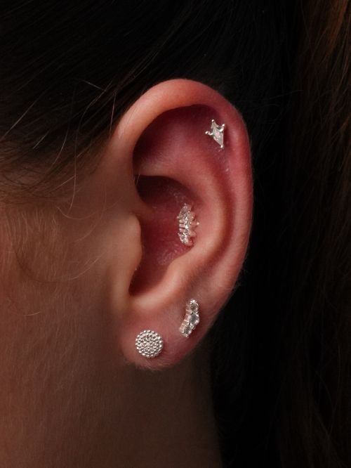 Piercing de Prata Curvado Cravejado