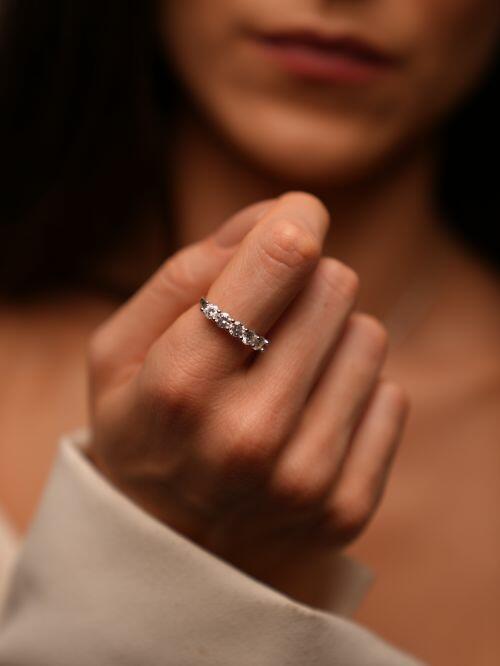 Anel de Prata Aparador Meia Aliança Classic Moissanite 1.5ct