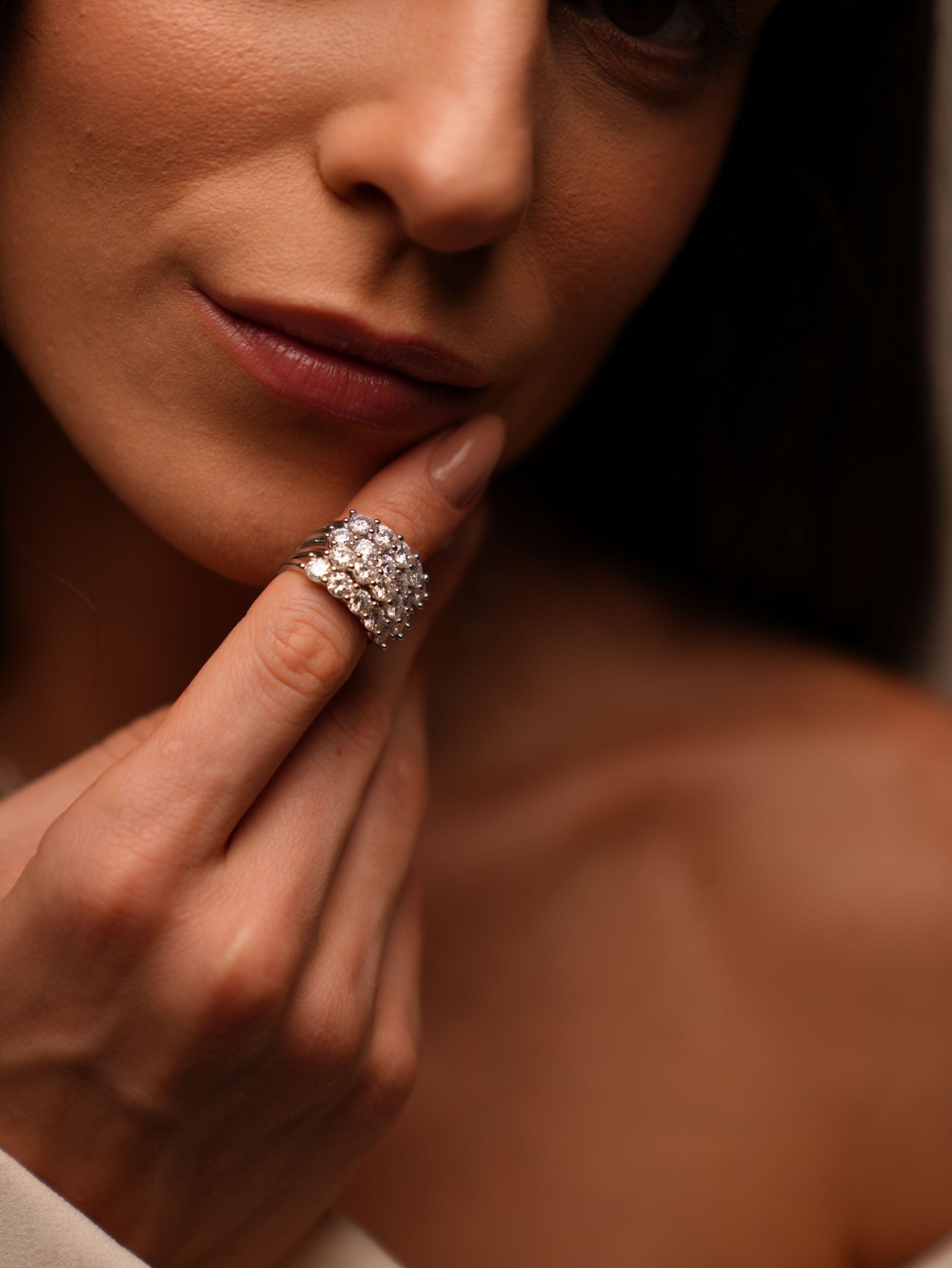 Anel de Prata Aparador Meia Aliança Classic Moissanite 1.5ct