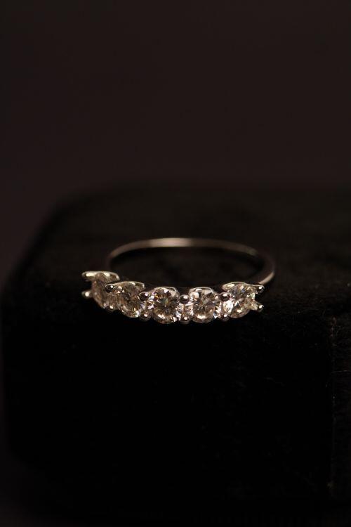 Anel de Prata Aparador Meia Aliança Classic Moissanite 1.5ct