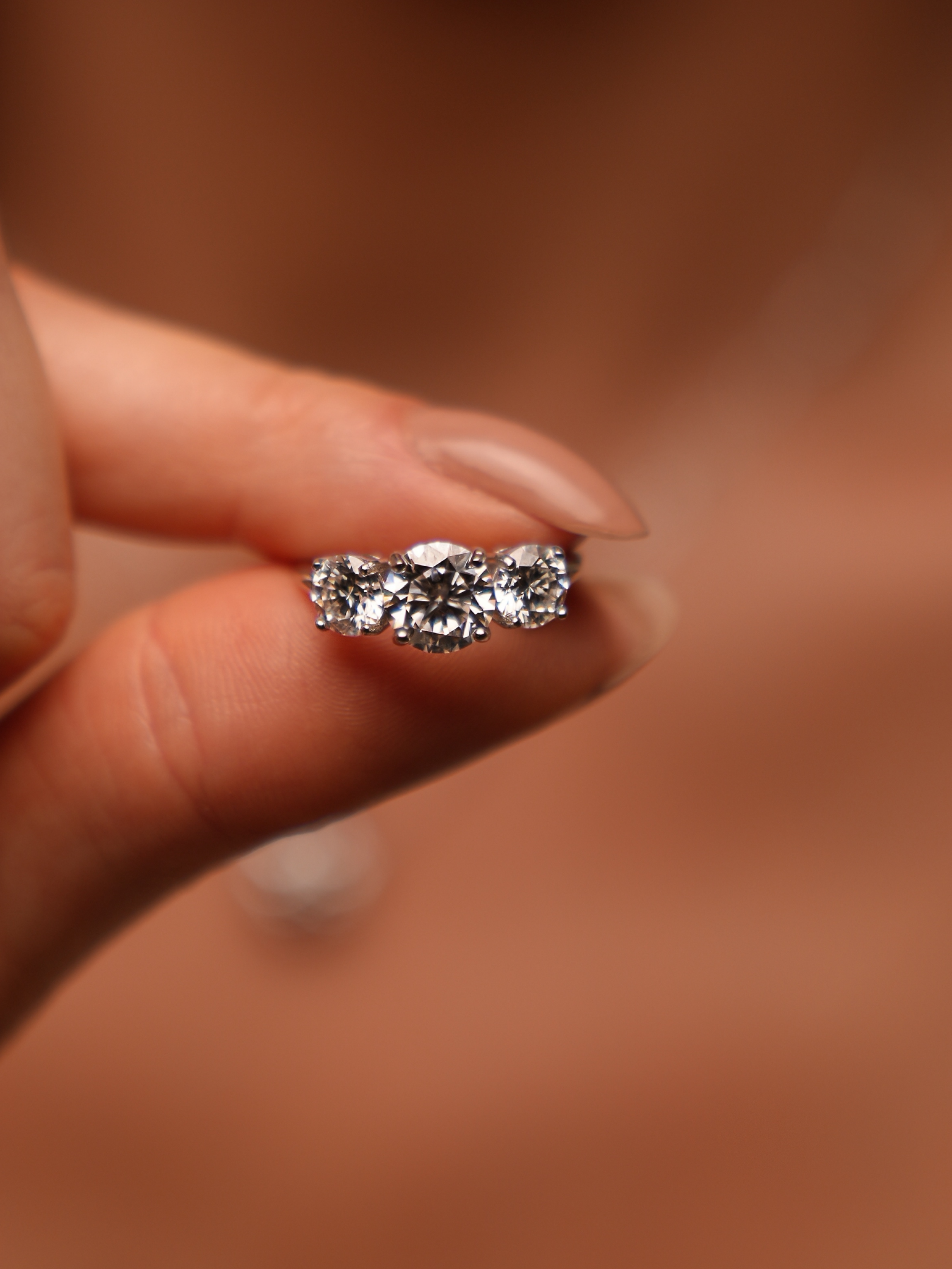 Anel de Prata Solit�rio 3 Pedras Glow Moissanite 3.6ct