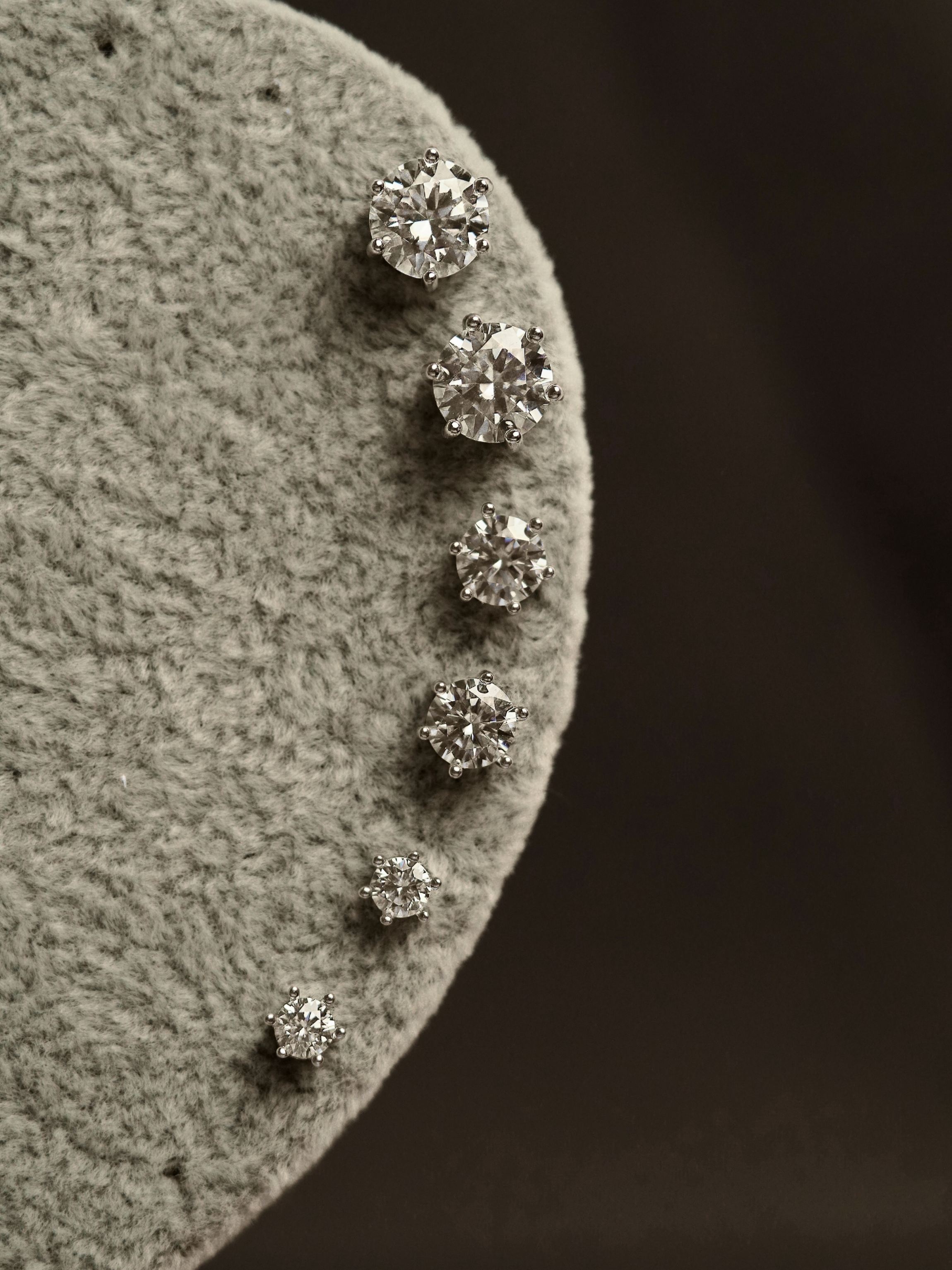 Brinco de Prata Ponto de Luz Moissanite
