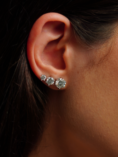 Brinco de Prata Ponto de Luz Moissanite