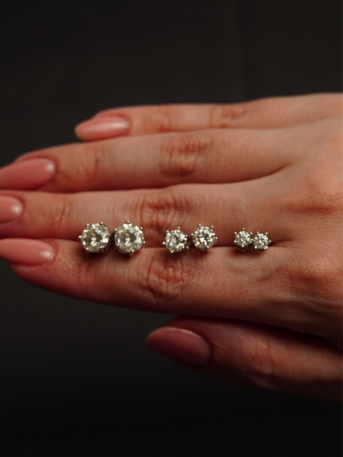 Brinco de Prata Ponto de Luz Moissanite