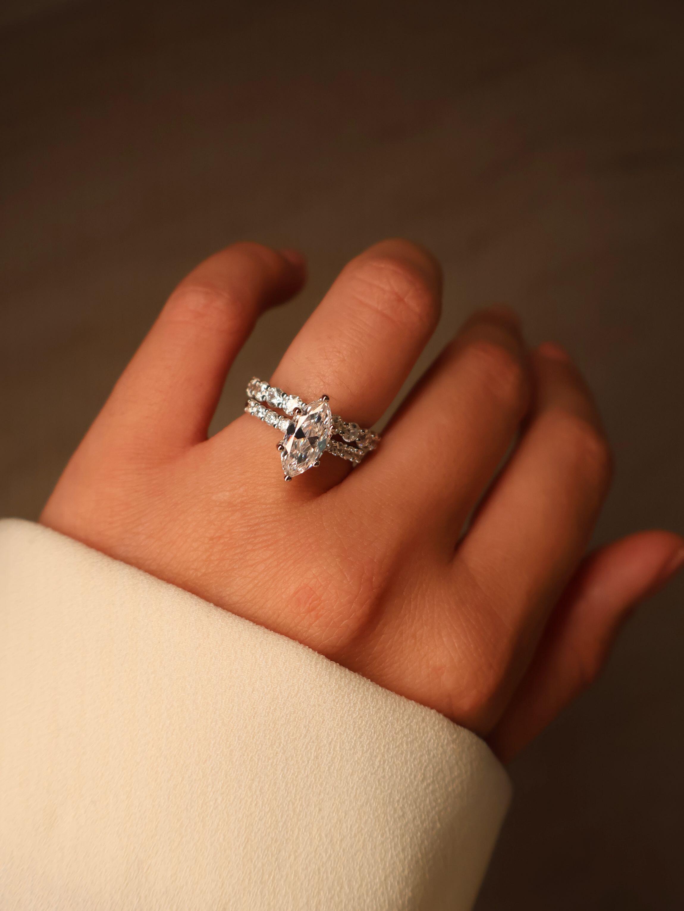 Anel de Prata Aparador Selena Aliança Cravejada 3mm
