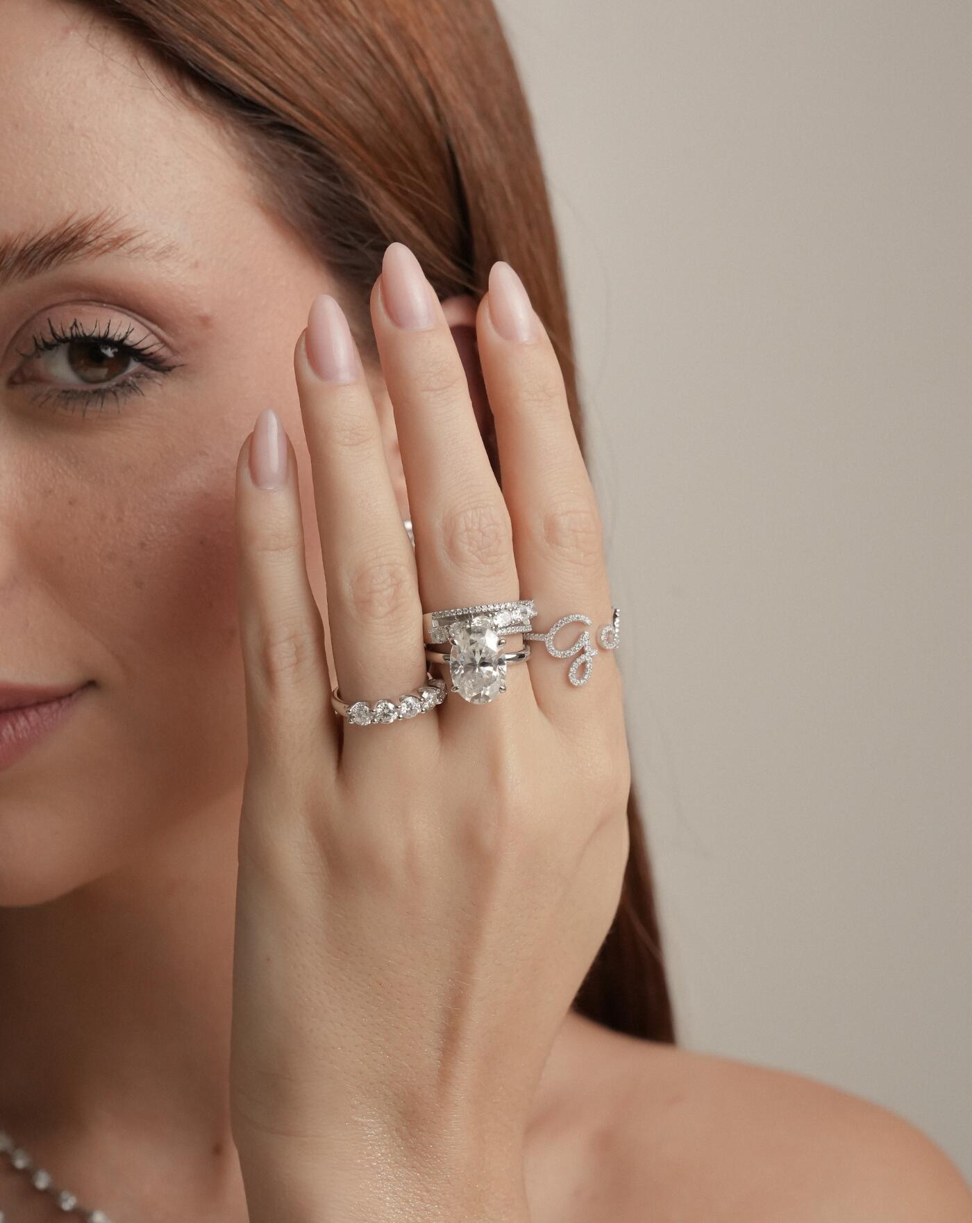 Anel de Prata Solitário Oval Hailey Moissanite 8ct