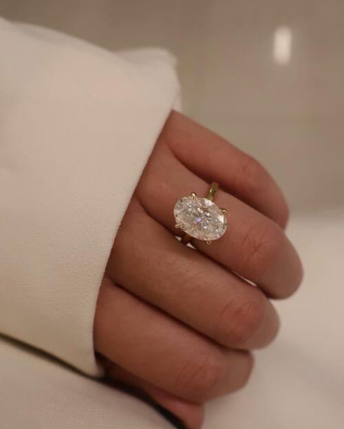 Anel de Prata Solitário Oval Hailey Moissanite 8ct