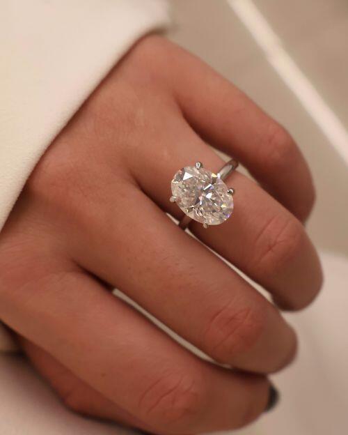 Anel de Prata Solit�rio Oval Hailey Moissanite 8ct