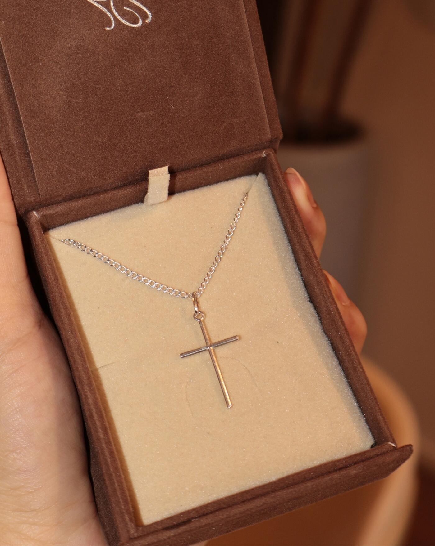 Corrente de Prata Mini Grumet com Crucifixo