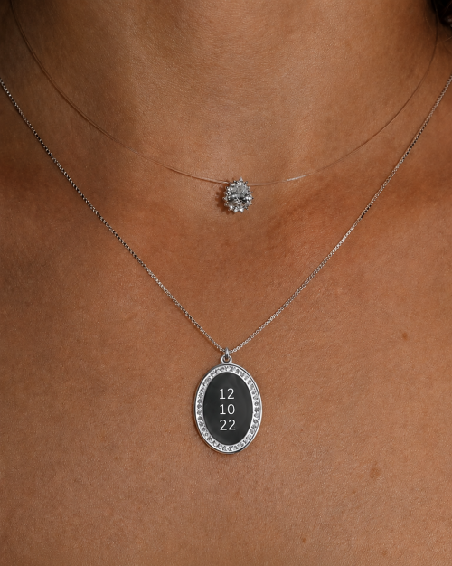 Colar de Prata Medalha Cravejada Personalizada