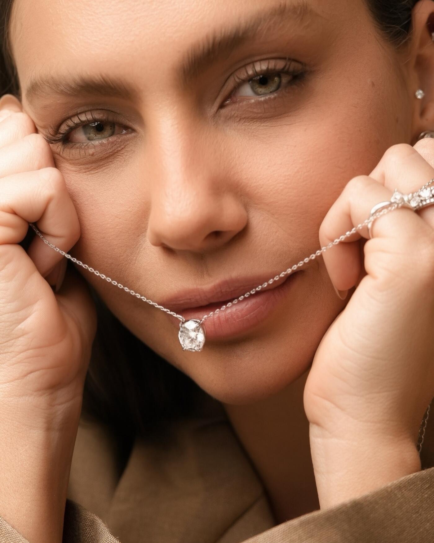 Colar de Prata Oval Hailey Moissanite 5ct