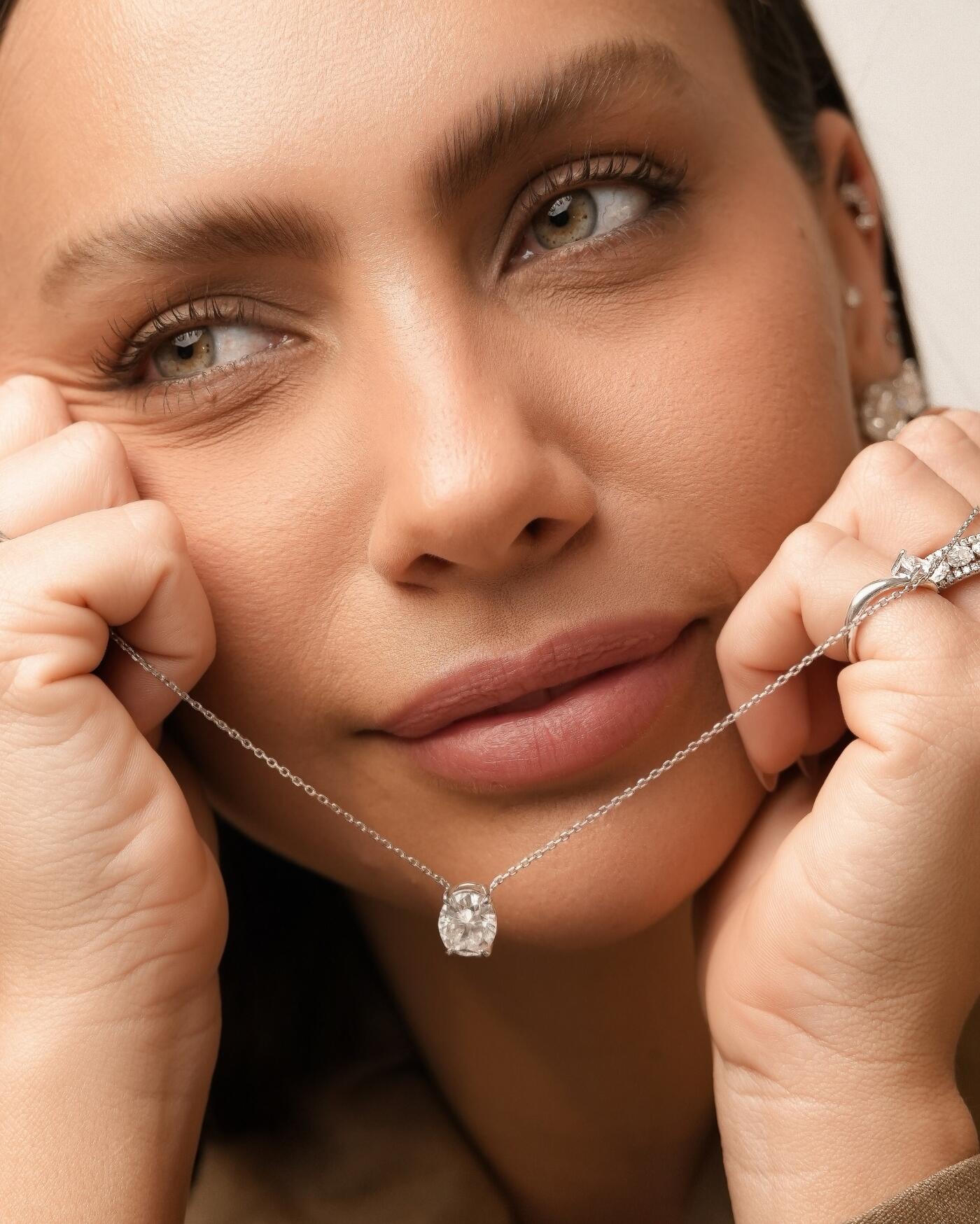 Colar de Prata Oval Hailey Moissanite 5ct