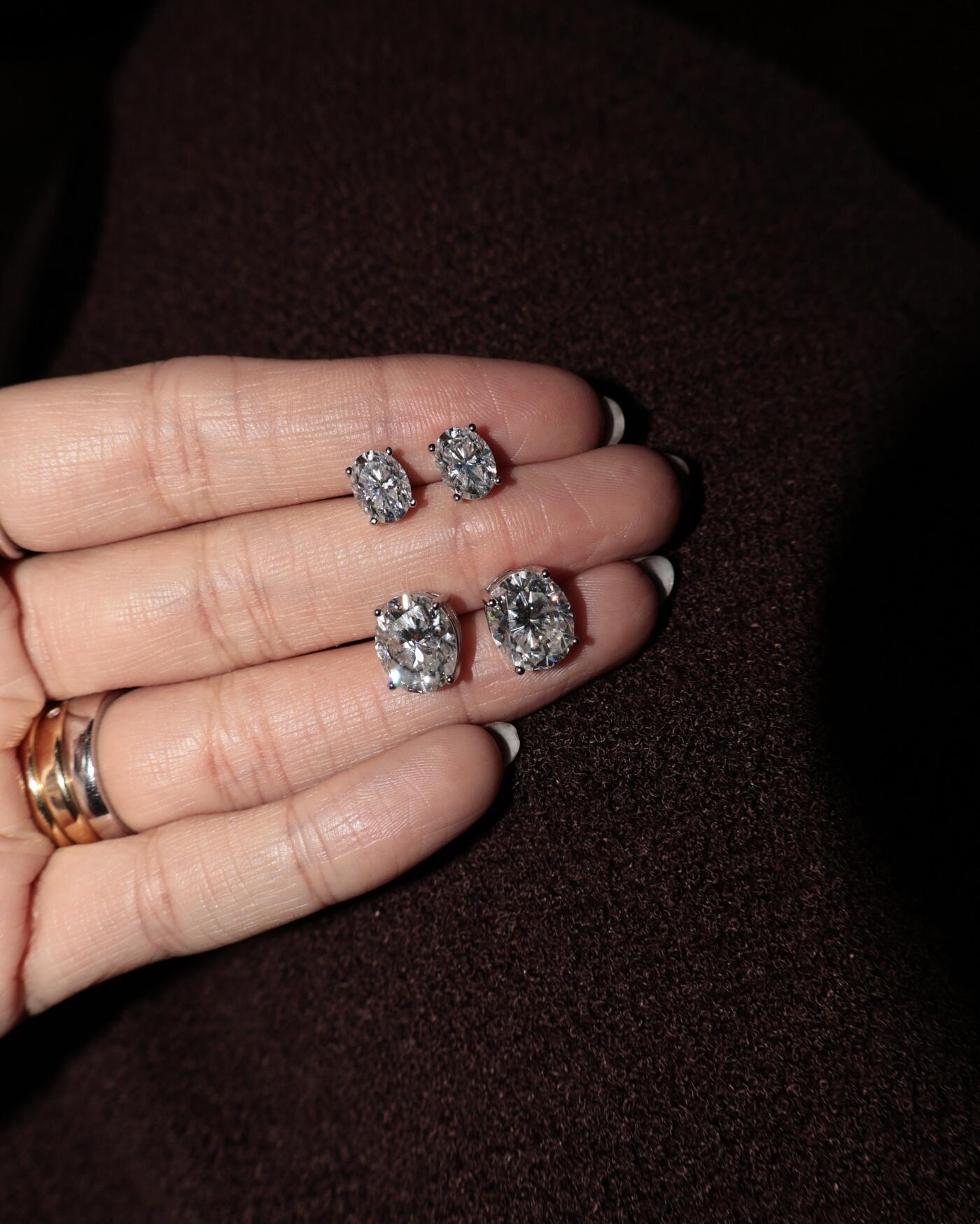 Brinco de Prata Oval Hailey Moissanite