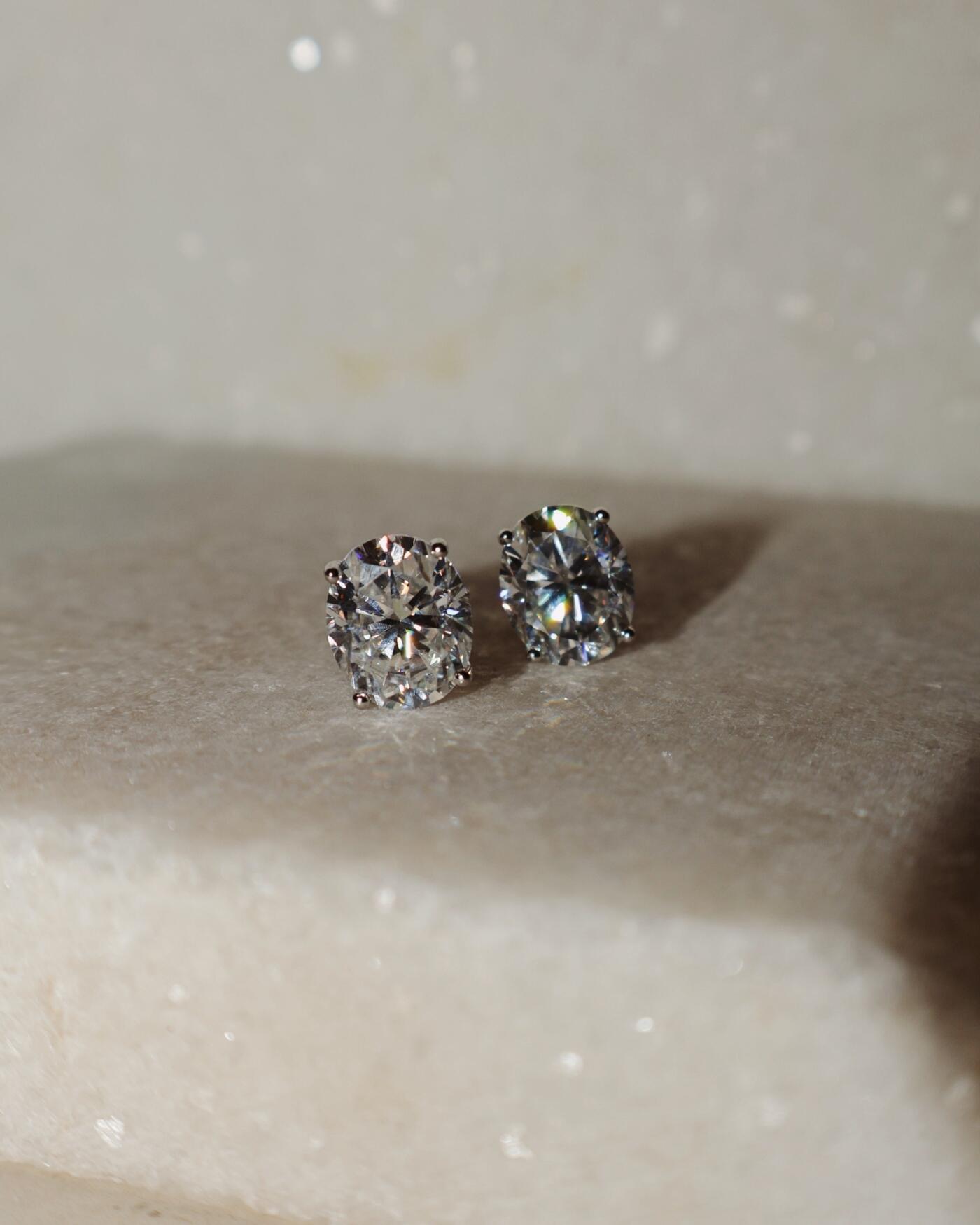 Brinco de Prata Oval Hailey Moissanite