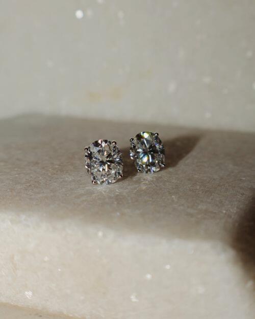 Brinco de Prata Oval Hailey Moissanite