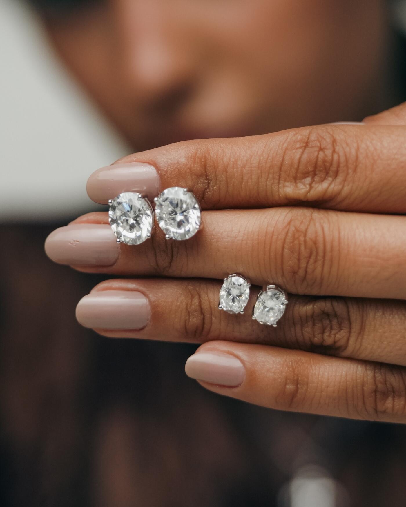 Brinco de Prata Oval Hailey Moissanite