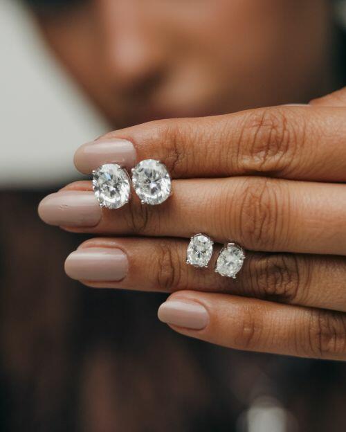 Brinco de Prata Oval Hailey Moissanite