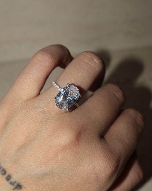 Anel de Prata Solit�rio Oval Cravejado Georgina