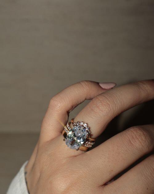 Conjunto de Prata Anel Solitário Oval Cravejado