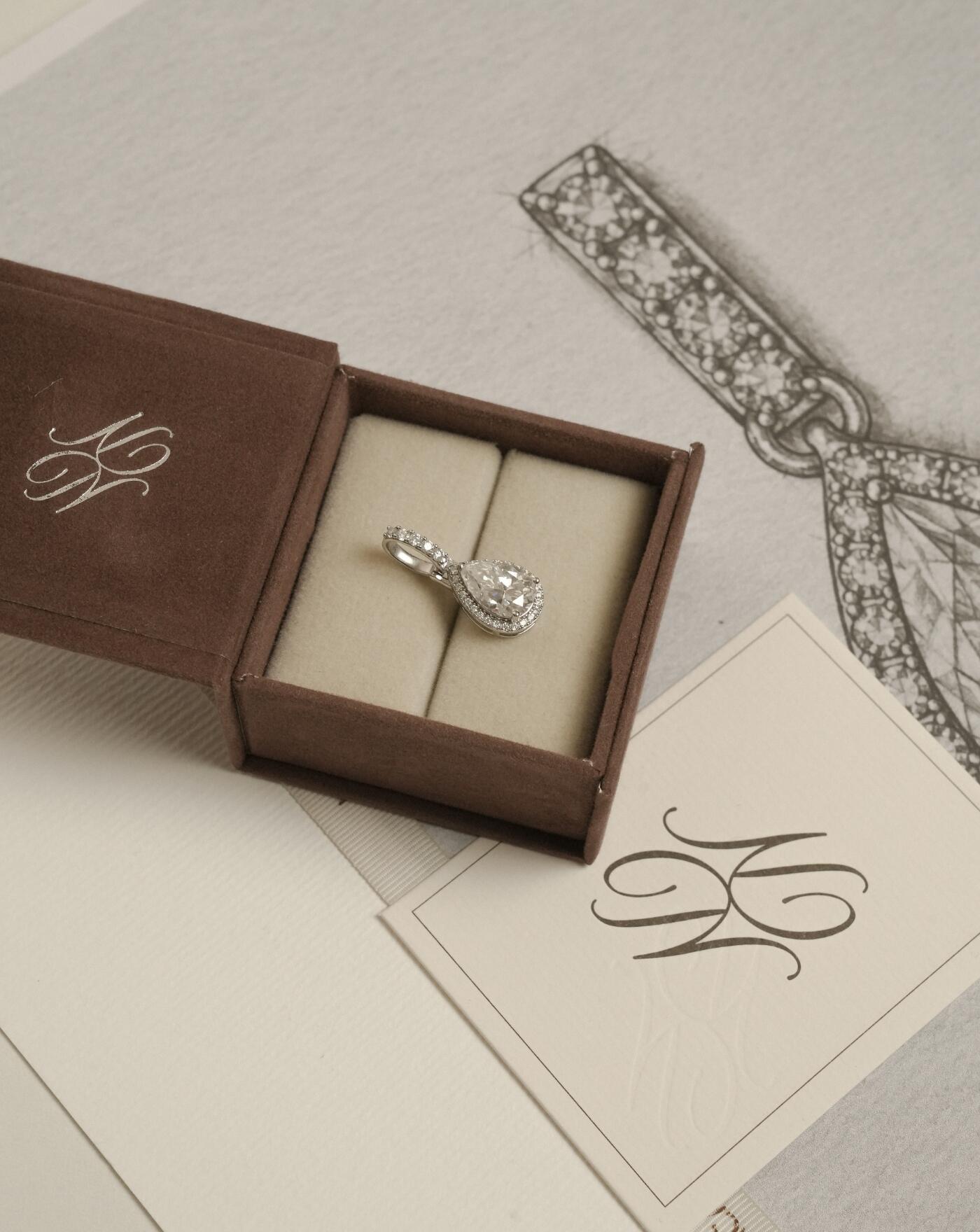 Pingente de Prata Gota Luxo Moissanite 4ct