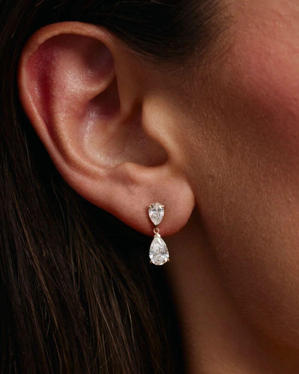 Brinco de Prata Gota Pendente Grace Moissanite 4ct