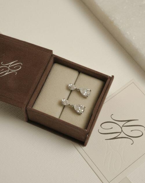 Brinco de Prata Gota Pendente Grace Moissanite 4ct