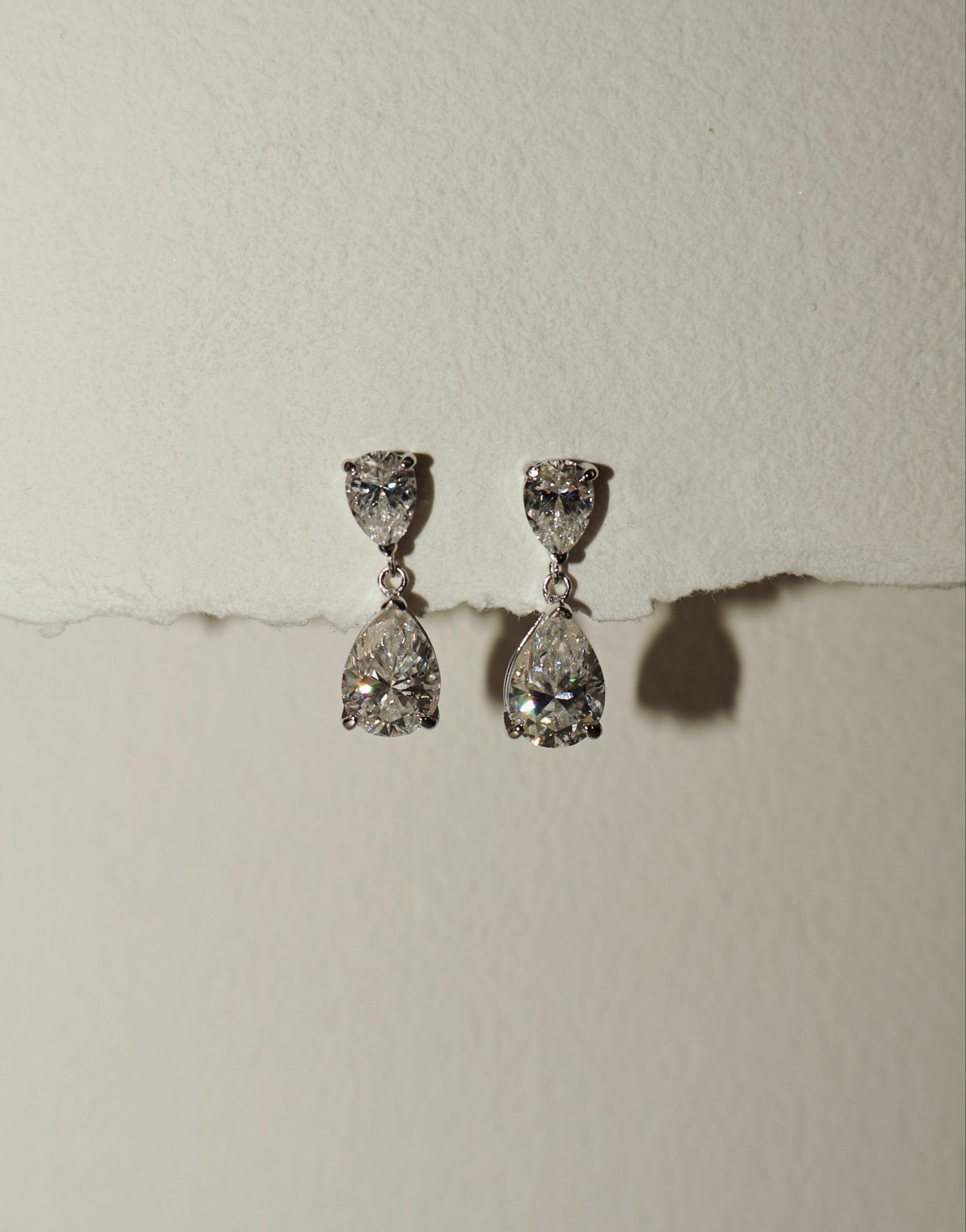 Brinco de Prata Gota Pendente Grace Moissanite 4ct