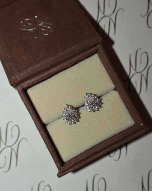 Brinco de Prata Gota Moldura Cravejada Moissanite 3.1ct