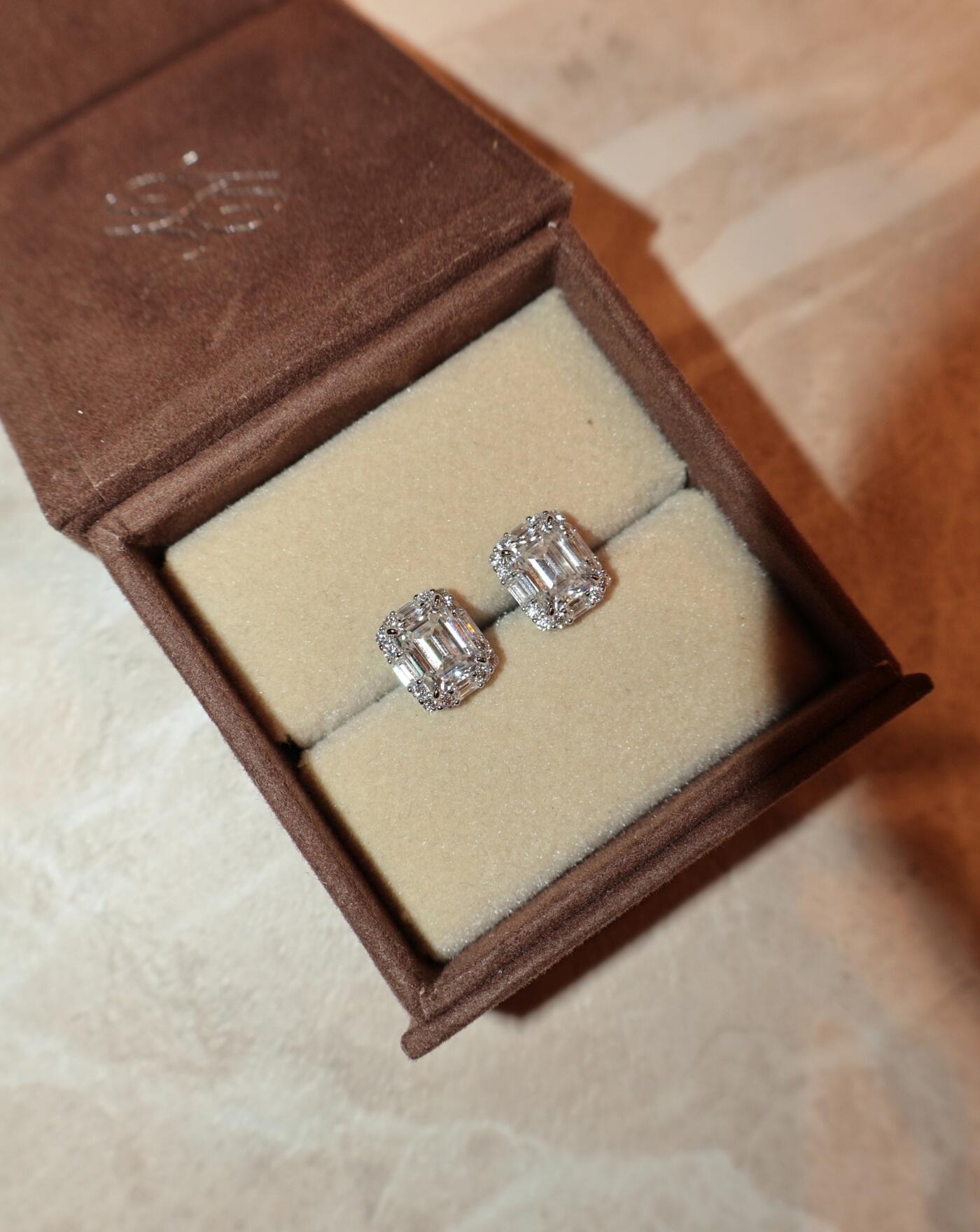 Brinco de Prata Emerald Cut Moissanite 4ct
