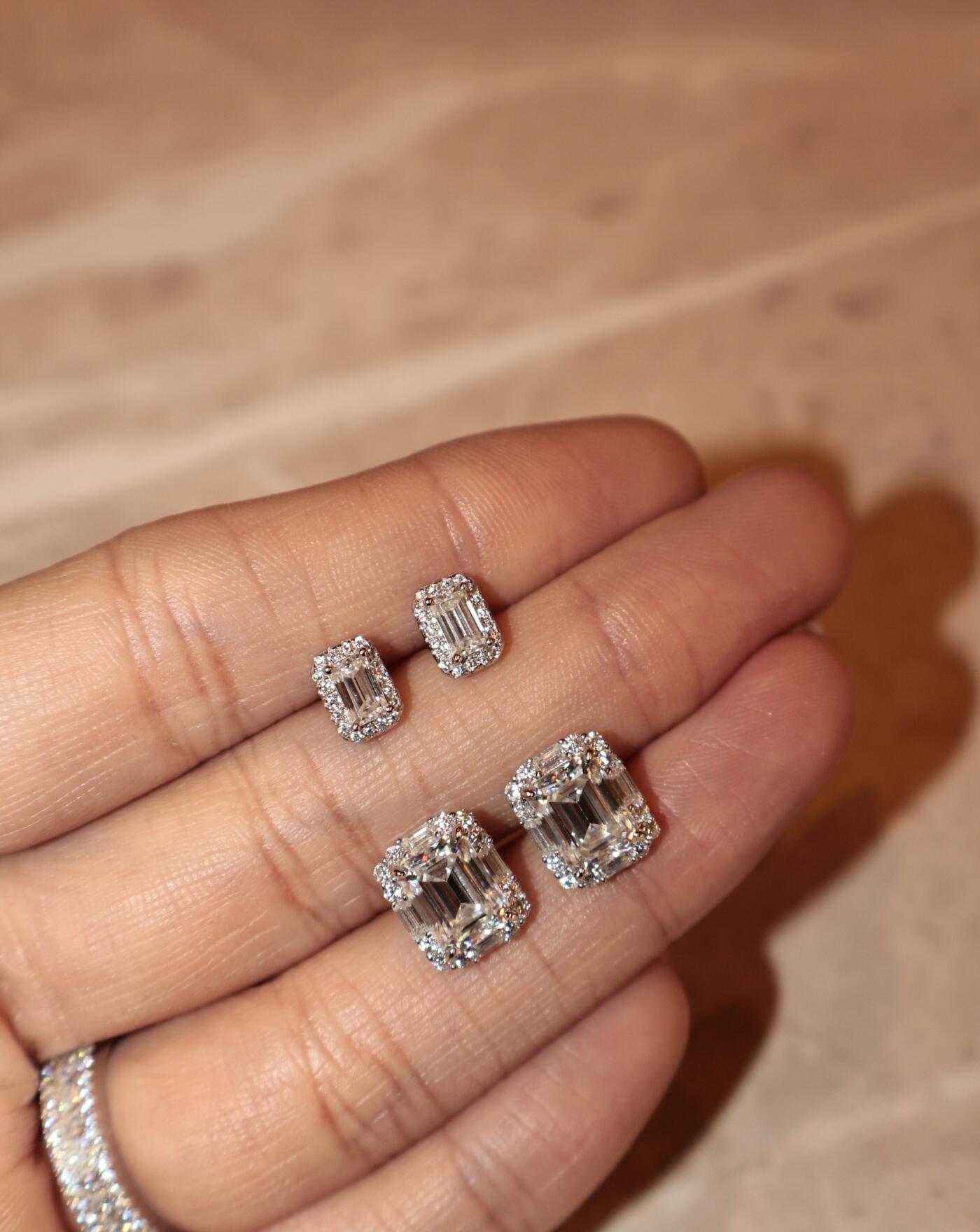 Brinco de Prata Mini Emerald Cut Moissanite 1ct