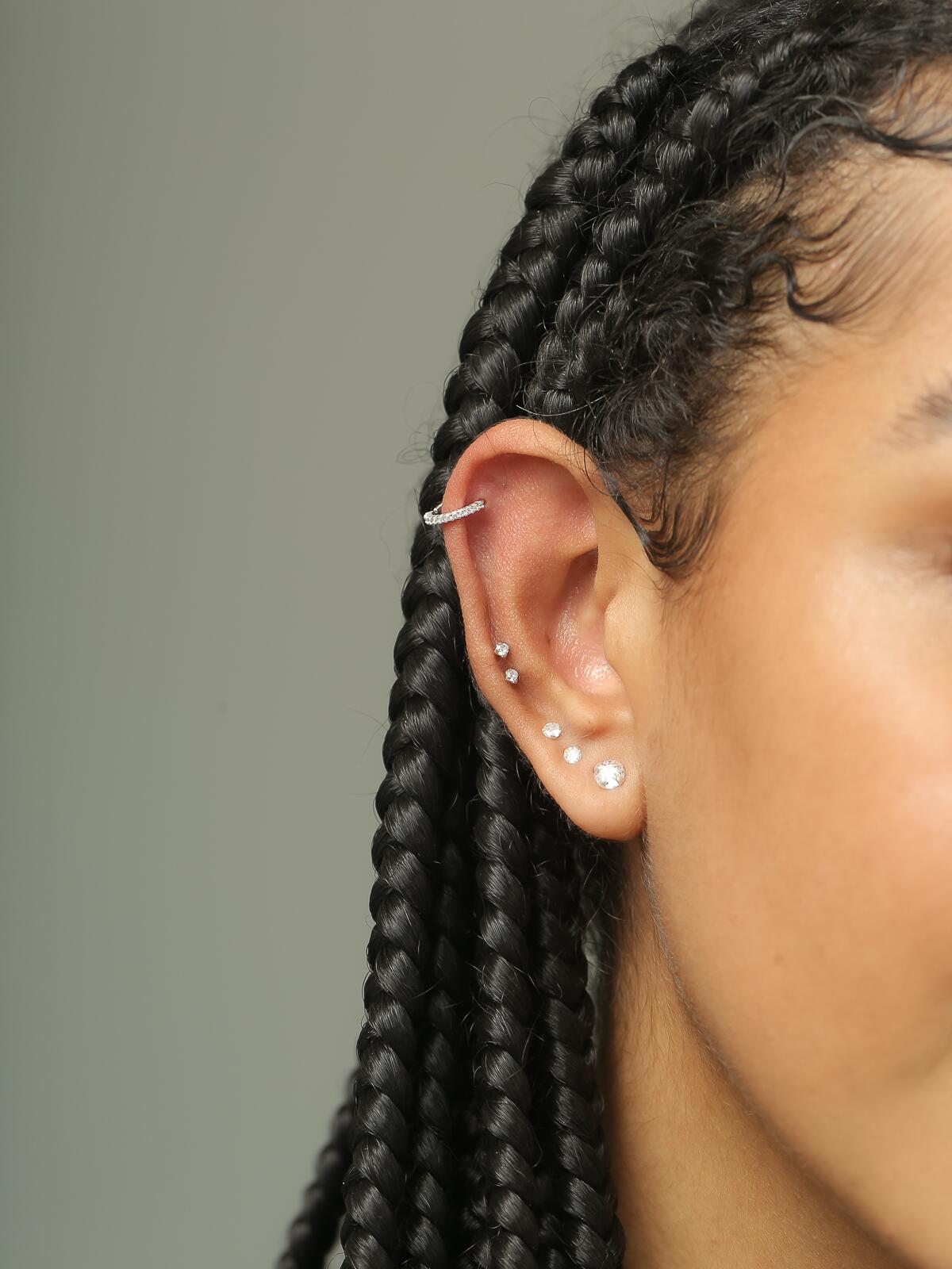 Piercing de Prata H�lix Cravejado 8mm Tor��o