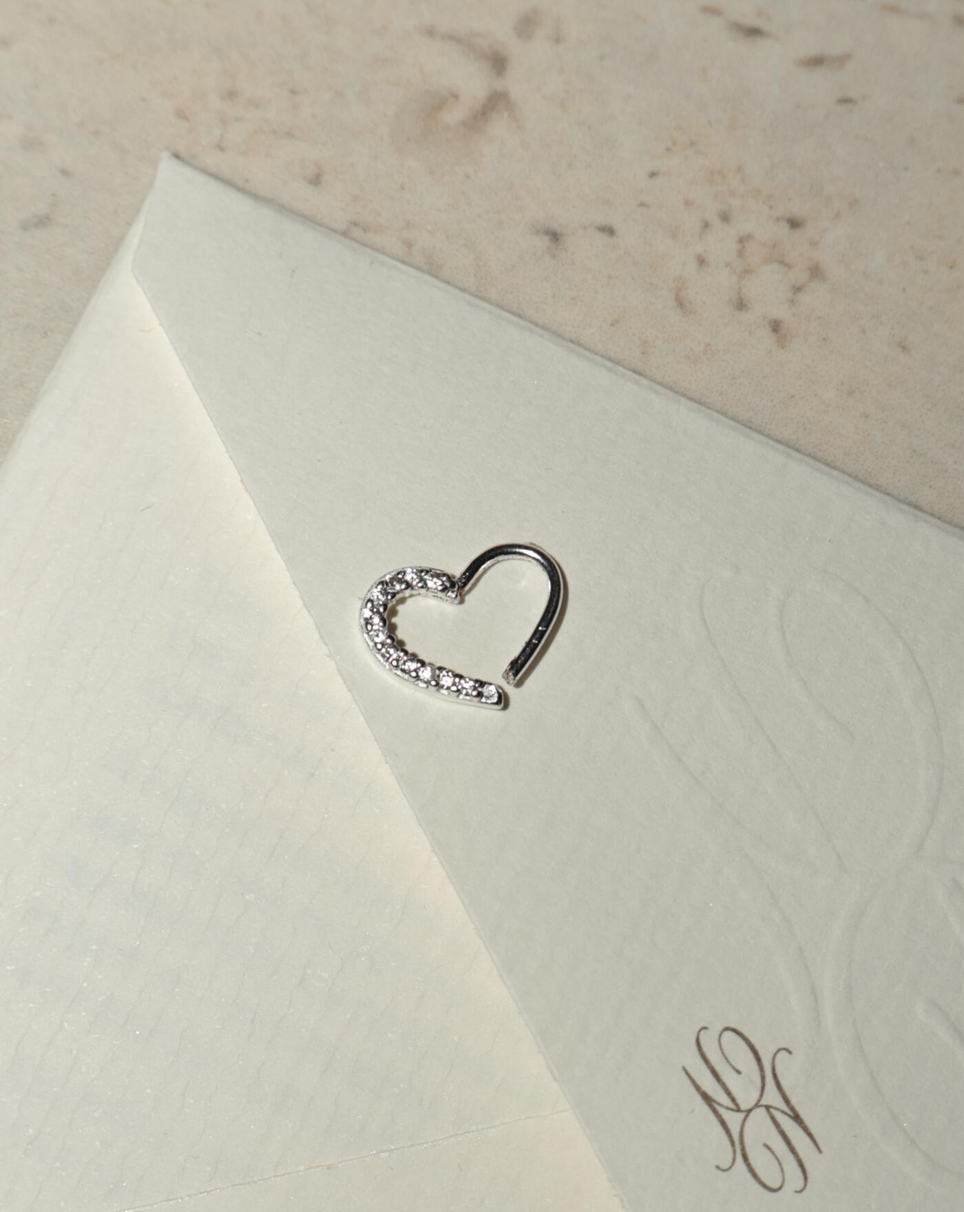 Piercing de Prata Daith Coração Cravejado Torção 10mm