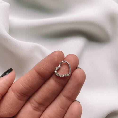 Piercing de Prata Daith Cora��o Cravejado Zirc�nia 14mm