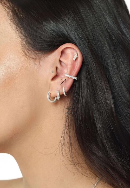 Piercing de Prata Conch Cravejado Torção 12mm