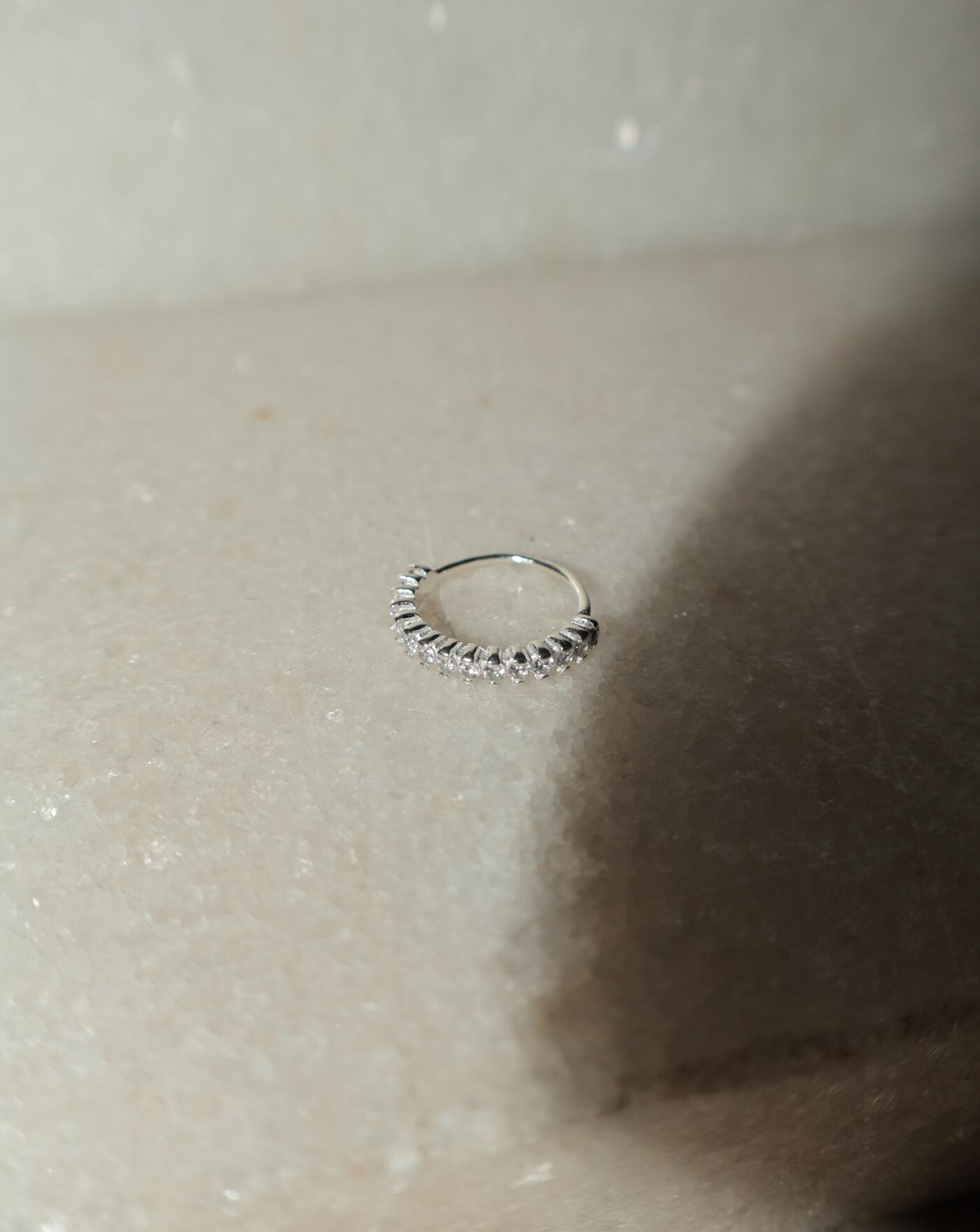 Piercing de Prata Conch Cravejado Torção 12mm