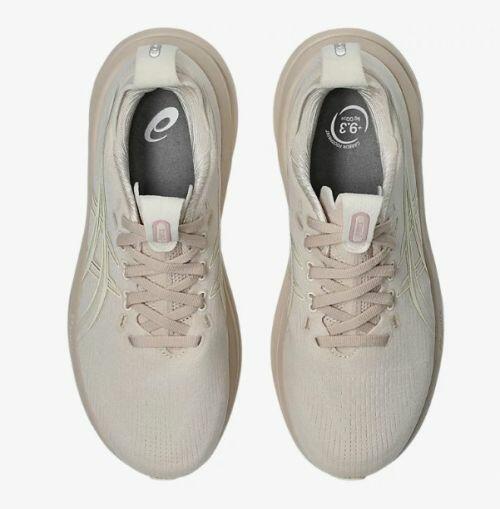 T�nis ASICS GEL Nimbus 28 - Feminino - Bege e Prata
