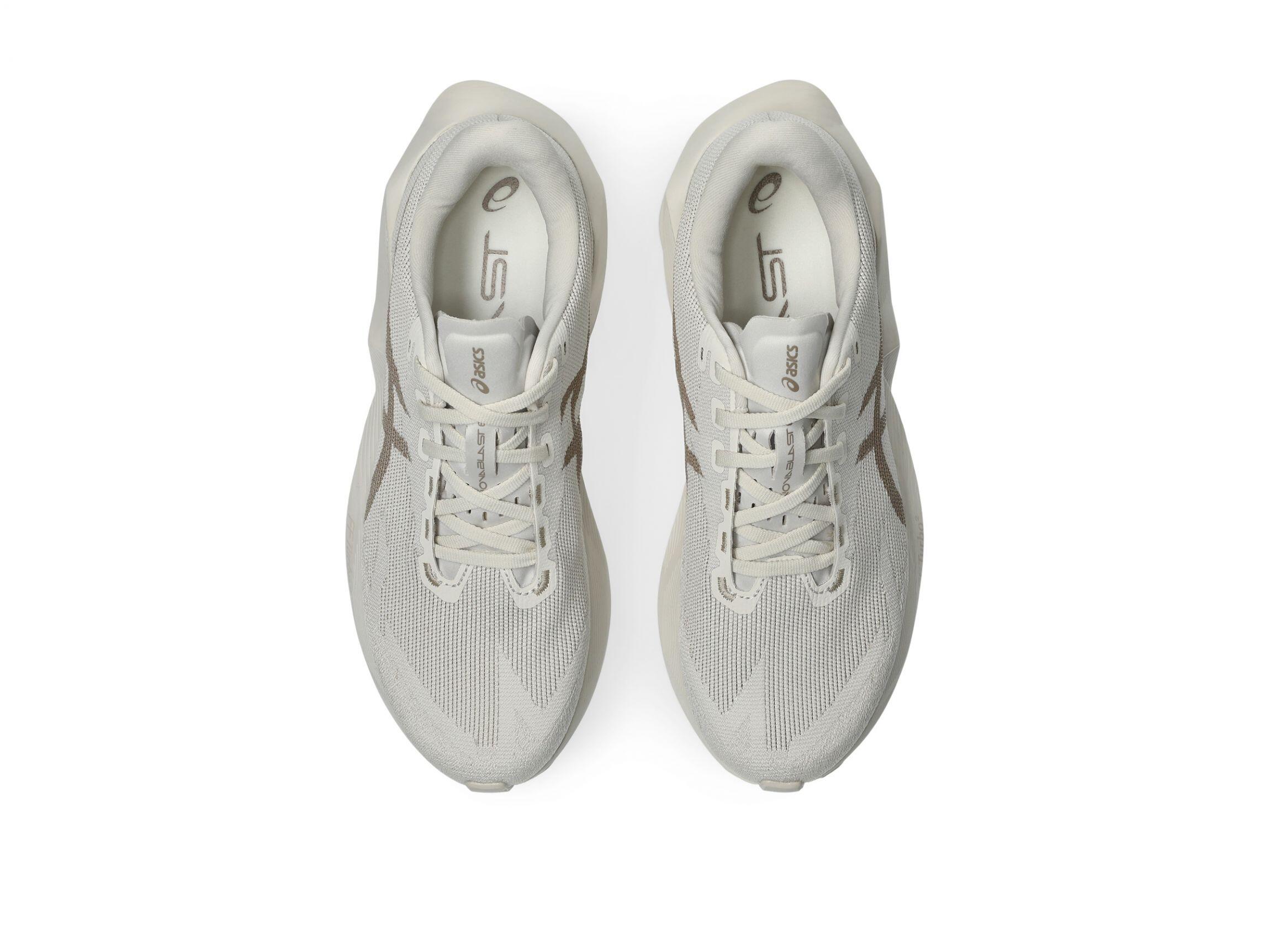 T�nis ASICS Novablast 6 - Masculino - Soft Oat/Greige