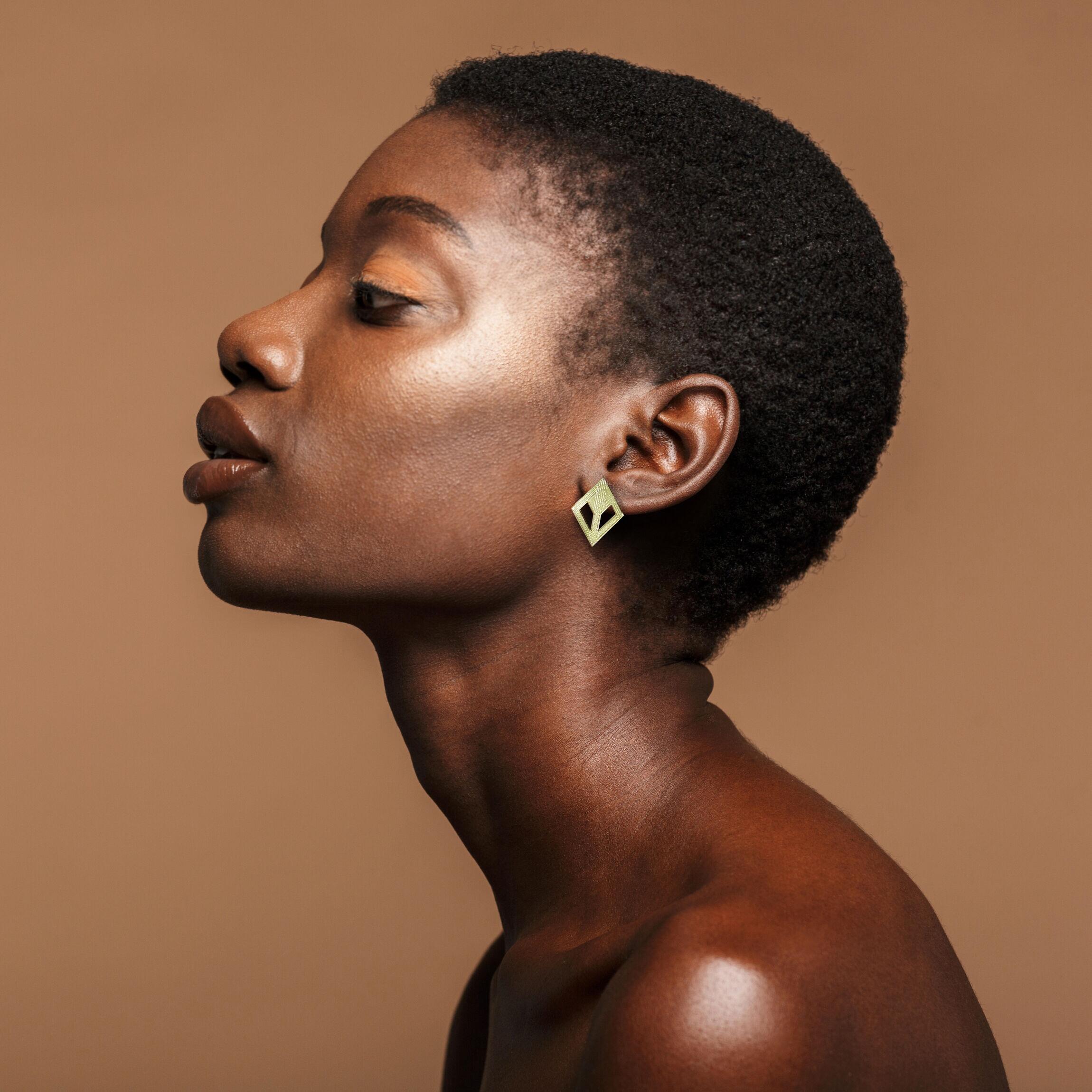Ear Cuff Lélia Gonzalez Antialérgico | Design Arrojado e Icônico