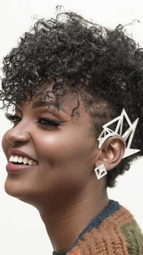 Ear Cuff Lélia Gonzalez Antialérgico | Design Arrojado e Icônico
